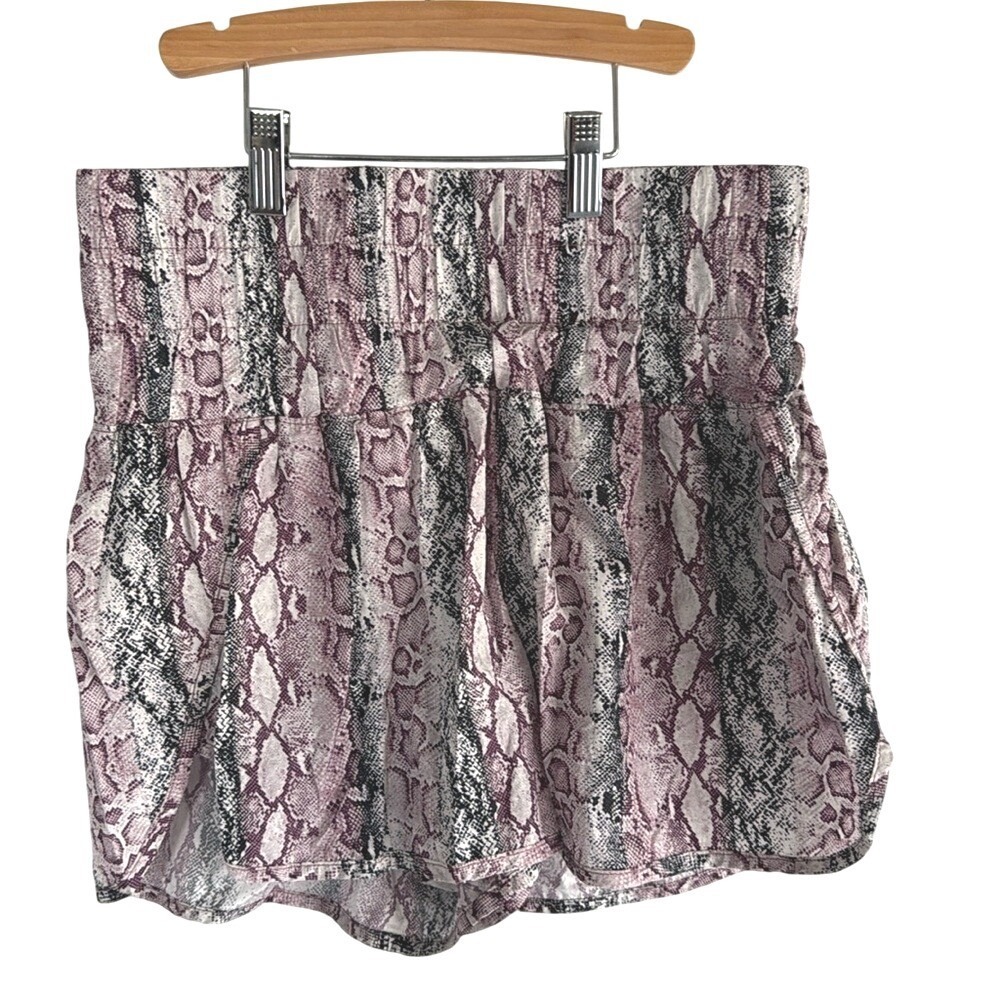 Athletic Works Snake Print Athletic Shorts Women's Size Large Elastic Waist